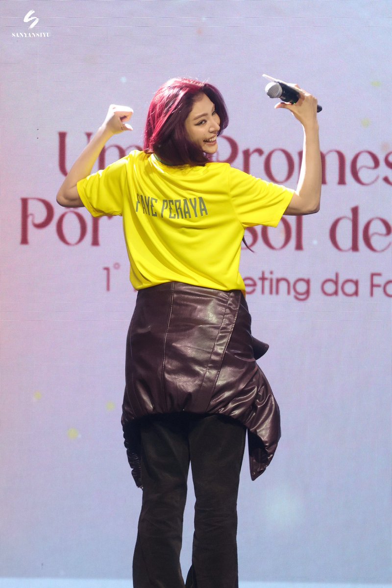 sanyansiyu29's tweet photo. ☀️ Uma Promessa Sob o Pôr do Sol de São Paulo: 1º Fan Meeting da Faye no Brasil ☀️

Momento Especial 1 🌻💛

#faye 
#fayeperaya 
#Faye1stFMinBrazil
#ฝ้ายพีรญา https://t.co/mmb0cFEs6T