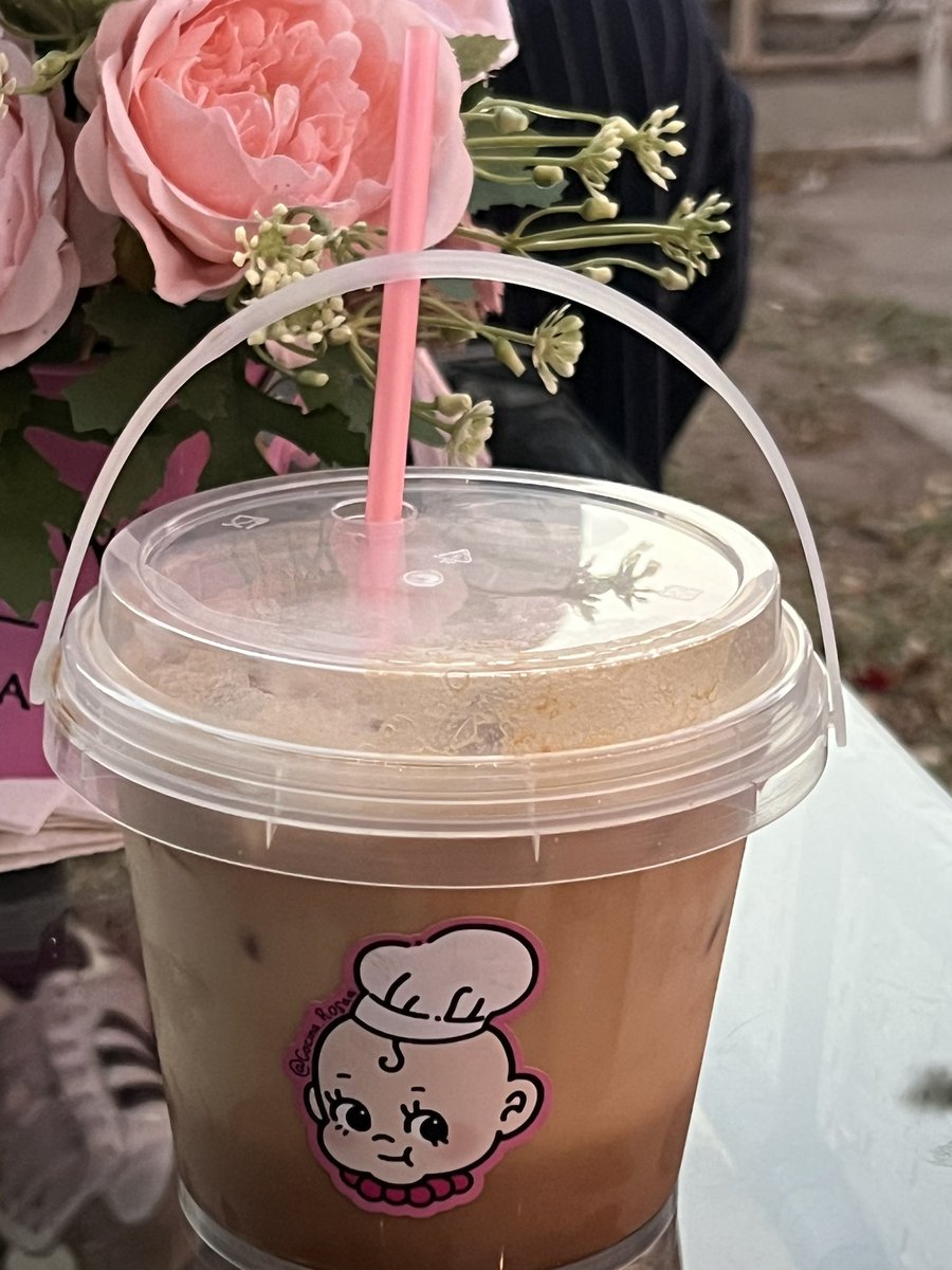 scelestecu's tweet photo. amo las coffe dates con mis amigas!!⭐️👩🏼‍❤️‍👩🏻 https://t.co/LMuuR8sDJd