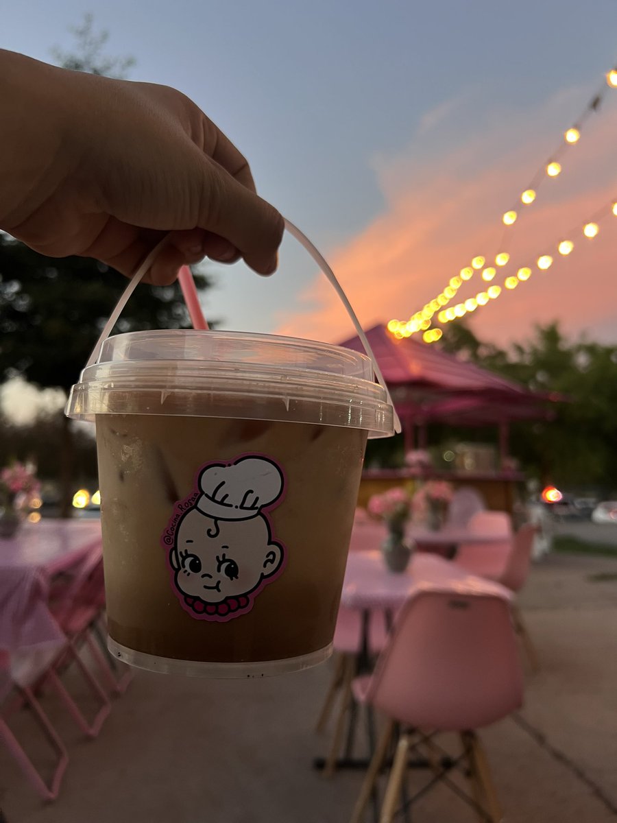 scelestecu's tweet photo. amo las coffe dates con mis amigas!!⭐️👩🏼‍❤️‍👩🏻 https://t.co/LMuuR8sDJd