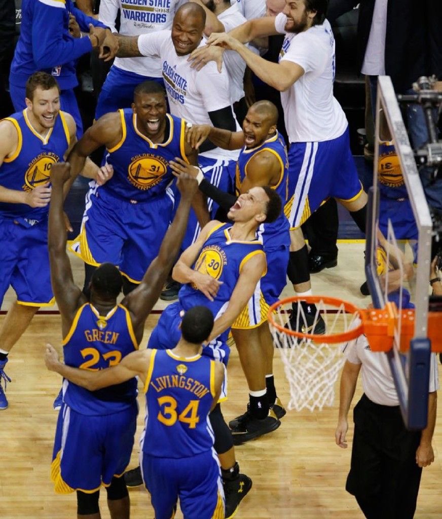 DorellJason's tweet photo. The 2015 Warriors were shredding the league…. the chemistry is just off the charts here 🔥 https://t.co/CIpuWZuDyG