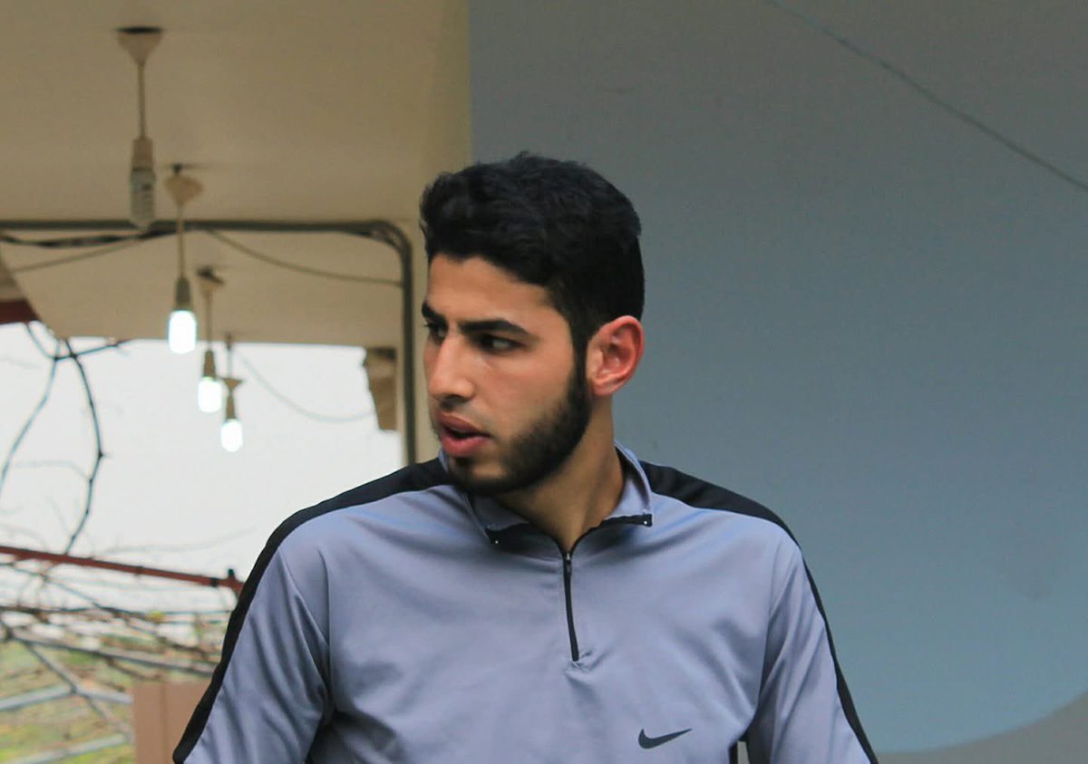 MusabAlShareef0's tweet photo. استشهاد الشاب عبد الرحمن زيادة متأثرًا بإصابته التي أُصيب بها قبل أيام، جراء استهداف خيمة تؤوي نازحين في مدرسة ابن سينا غرب مدينة غزة https://t.co/LwLcc2N4cS
