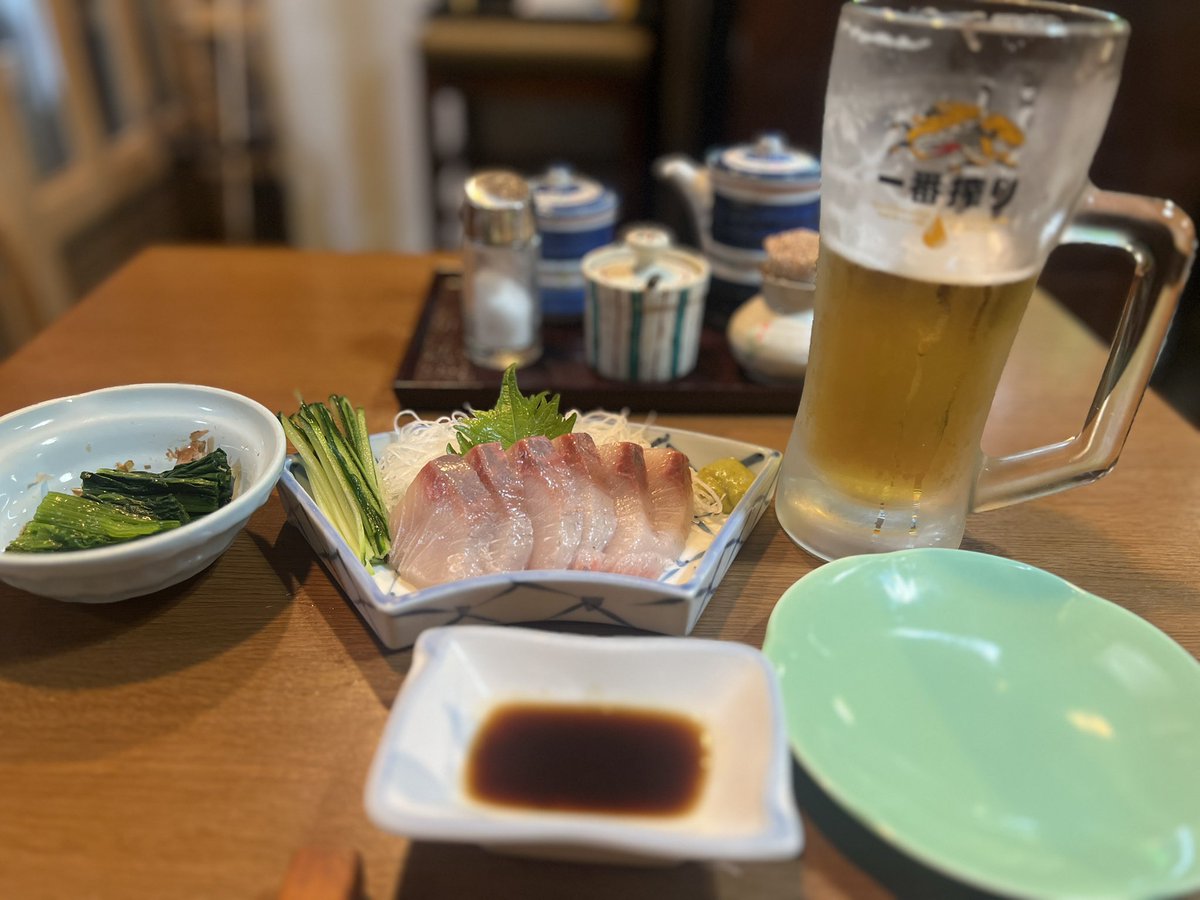 nakamilntm's tweet photo. 毎日飲みに行ってるんですよね…😘
駅前ではTamagoさんという人がヴァイオリンをすごく楽しそうに演奏してて本当良かったー次々に人が足を止めて聴いていた
素敵な街ですね https://t.co/498hBkI6Np