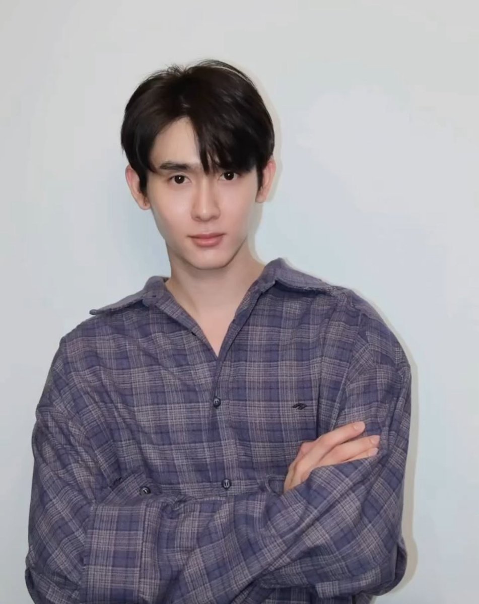 Spkasibook's tweet photo. พี่มิวบริหาร                                   น้องอาร์มวิศวะ https://t.co/y4WS6XuTk0