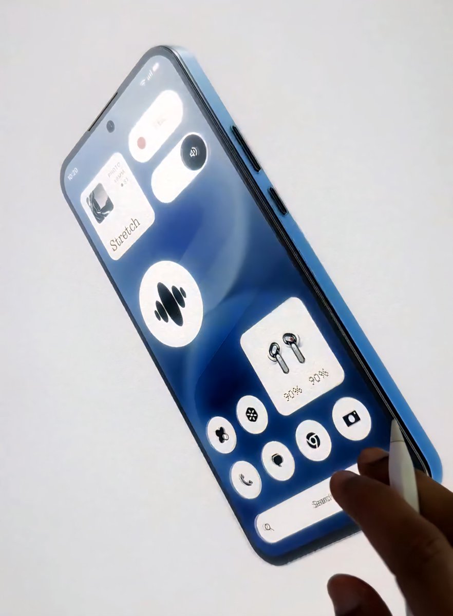 RaazAndroid's tweet photo. Nothing Phone 4b design is revealed officially ✅😍
 Right side : Power anf Volume key ; Left side : Essential Key

It got :
✅ Snapdragon 6 Gen 4
✅ Dual rear camera
✅ HRR OLED display
✅ Glyph lights with 5 LEDs like Phone 4a
✅ Plastic body

🔴 Launch : July 7th
 price : 30K https://t.co/7rNVHxyvYs