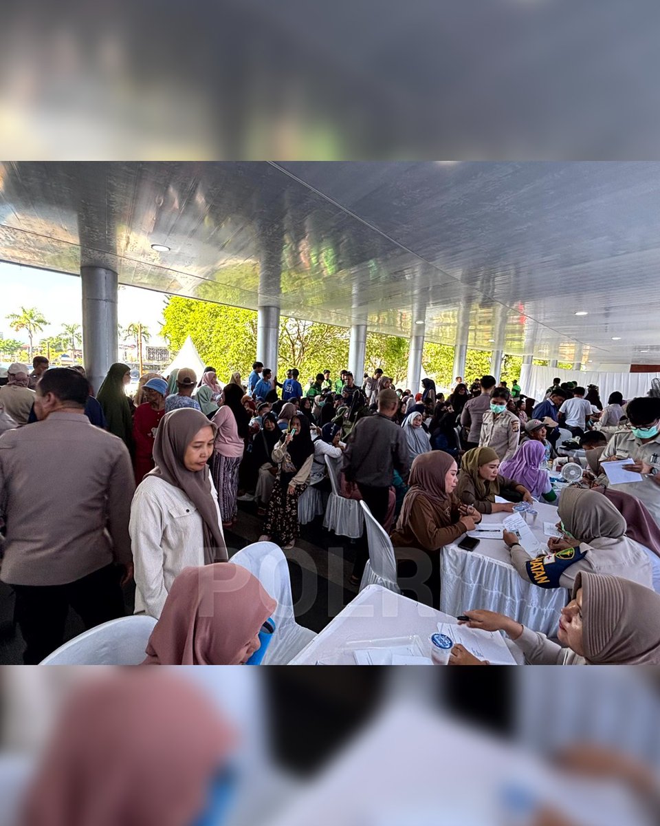 CimahiRes's tweet photo. Polri Berbagi Peduli Sesama melalui aksi kemanusiaan dan pelayanan yang berkelanjutan demi mewujudkan Indonesia yang lebih kuat dan sejahtera komitmen #BaktiMengabdiNegeri https://t.co/fMSjkOxdz6