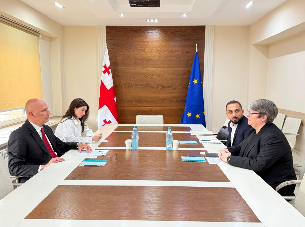 ReligiisSagento's tweet photo. Head of the International Committee of the Red Cross Delegation in Georgia Meets the Chairman of the State Agency for Religious Issues

https://t.co/eRVqRfKhqR https://t.co/zeWiVgwkQJ