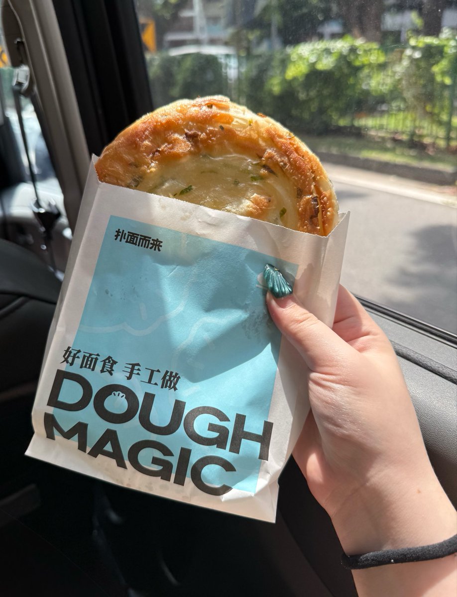 caomeiiz's tweet photo. “你什么时候把黄粱梦给我的？”
“葱油饼.. 好吃吗？” https://t.co/55q7lVAzlS