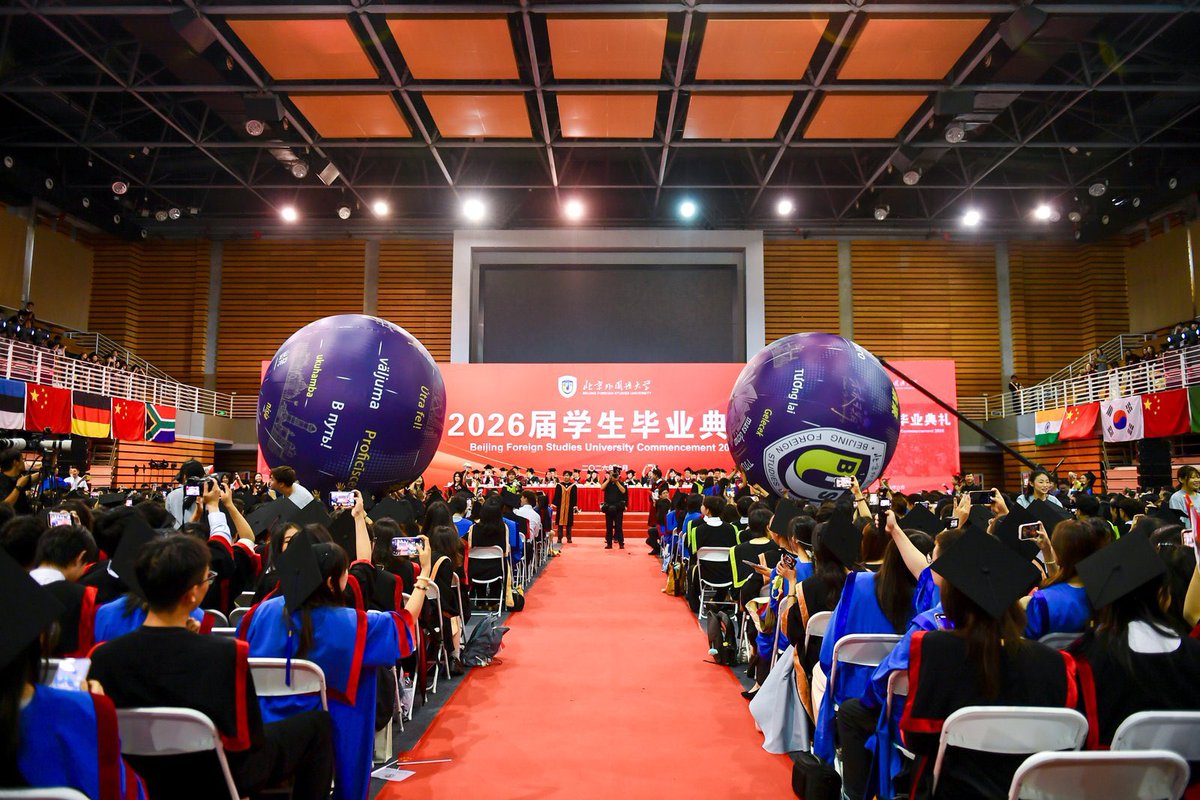 bfsu_official's tweet photo. The graduation ceremony for the class of 2026 at #BFSU was held this week. Nearly 3,000 graduates are now ready to embrace the world and the future. Congratulations, #Classof2026! 🎓🌍 https://t.co/06FOJxxnAf
