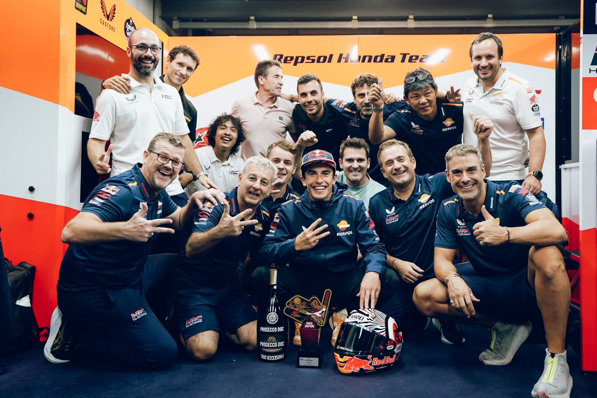motoupdate's tweet photo. Diam-diam Ternyata Honda Sempat Coba Tarik Kembali Marc Marquez di Valencia 2025
https://t.co/V6N4phomJl https://t.co/nsySd5gyRt
