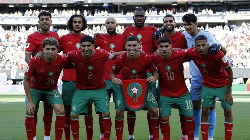 GlobalSouthNew's tweet photo. it's really ironic how Morocco and South Africa, the least supported teams by Africans, are the first to qualify to the next round, and they might just be the only ones as well! 🤣 https://t.co/FzS9w0J6ei