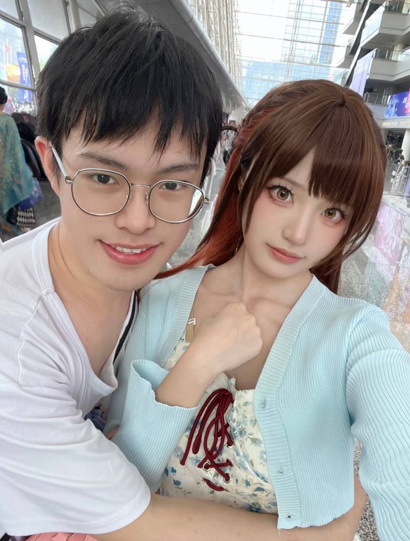 LANCEHAMMO's tweet photo. 我真是服了，昨天浴室事件还没算完，今天又想把我搂在怀里怎么着？🥵 https://t.co/2zsK1iyxSP