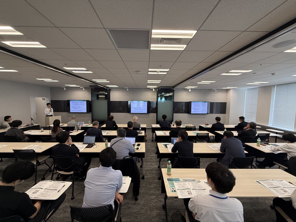 HOTnet_Official's tweet photo. 共創空間Akallaboにて「生成AIの研究と活用の最前線」をテーマにした勉強会が開催されました！💻✨

北海道大学の横山先生をお招きし、最新の研究開発やAIとの向き合い方をじっくりと。当社も北海道テレコム懇談会の一員として、地域の生成AI活用を盛り上げていきたいと思います！🔥

#ICTサロン https://t.co/UlPpYC56RW