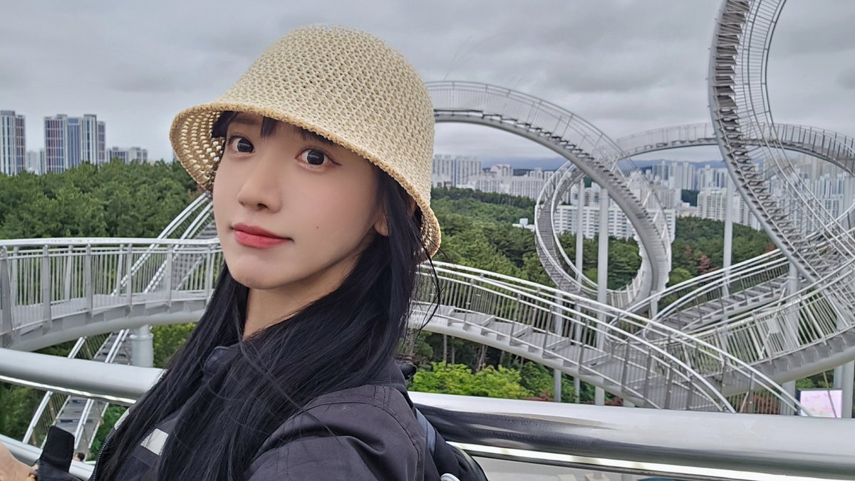 Jinnytty1's tweet photo. Have u ever walked on a Coaster 🤔 https://t.co/IEaOntCTYI