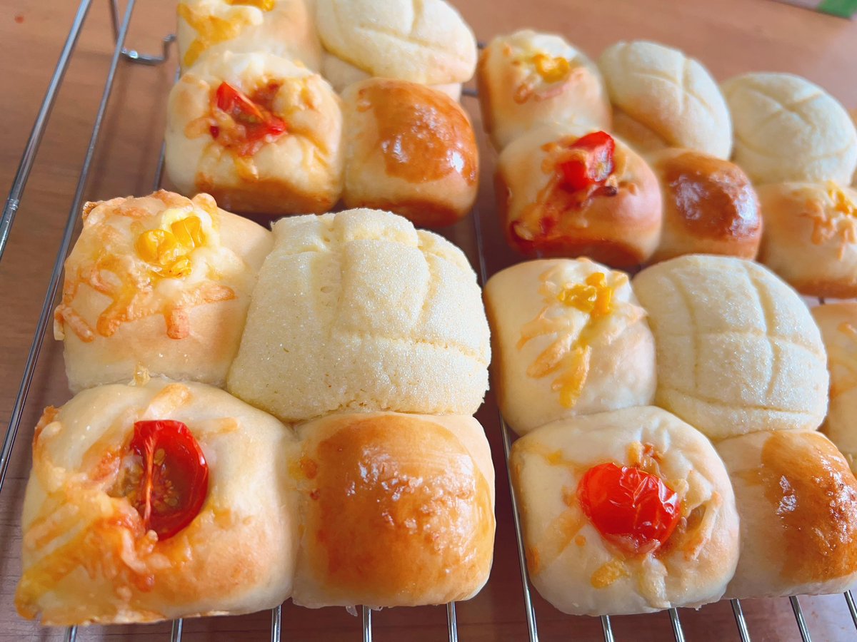 chi_090816's tweet photo. 今月何回目？のパン作り🍞🍞🍞 https://t.co/cWZq1HtYYC