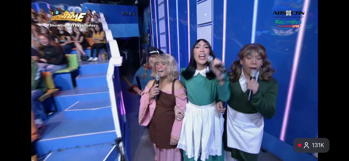 jiujiyostories's tweet photo. not drag related but shucks GWJDGWHSFAHAGAHSHSKSKSKSKSKSUSKSH ANLALA NG SHOWTIME ANLAFF KOOOO 😭

super love ko showtime format ngayon huuhuhu #ShowtimeOTKayaToday https://t.co/tx0lRVl5FU