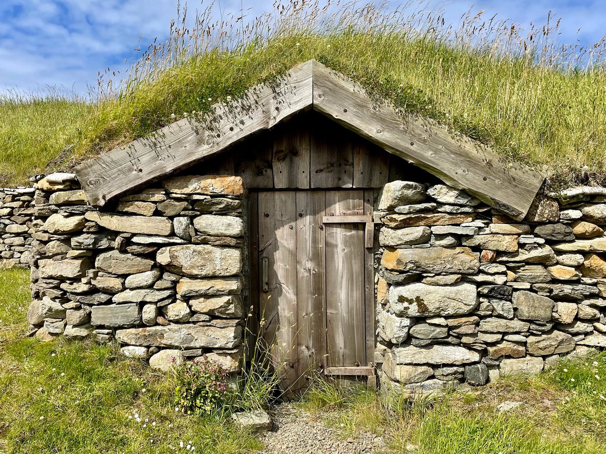KPW1453's tweet photo. The main doorway from the replica Norse longhouse at Haroldswick on Unst in Shetland. The island has the remains of at least 60 medieval Norse longhouses, many still un-excavated. 📸 My own. #AdoorableThursday #Unst #Shetland https://t.co/3MtnAHv08c
