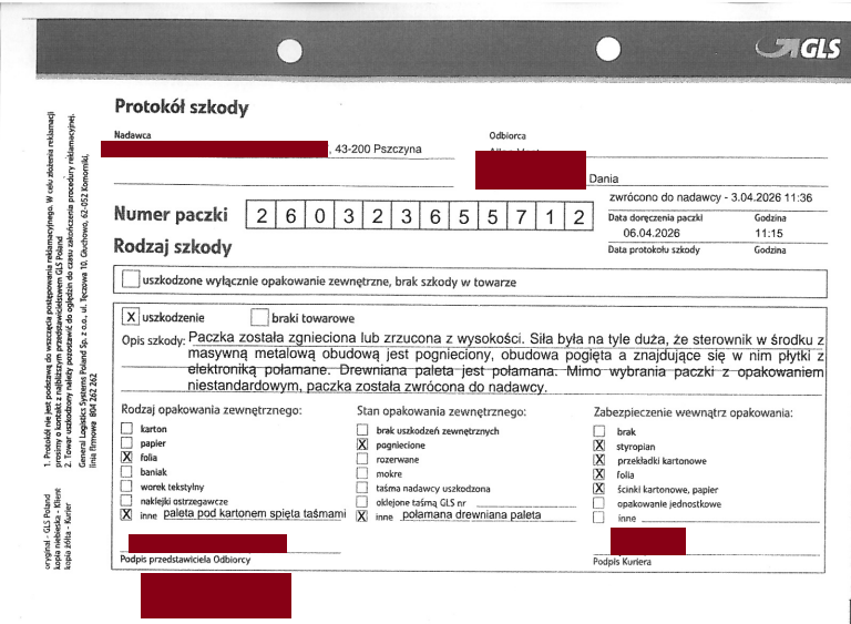 sknerus_'s tweet photo. Jak zapłacić 1000 zł za zniszczenie sprzętu i wycieczkę paczki po Europie?

Historia jednego z użytkowników pokazuje, jak kosztowna może okazać się pozornie zwykła wysyłka zagraniczna. Sprzęt wart około 5000 zł został starannie zapakowany, ubezpieczony i nadany do Danii.

Zamiast jednak trafić do odbiorcy, przesyłka odbyła kilkutygodniową podróż po Europie, wróciła do nadawcy w zniszczonym stanie, a reklamacje kierowane do Globkuriera i GLS były kolejno odrzucane.

👇 Poniżej całość od autora wraz z załącznikami 👇

Zastanawialiście się kiedyś, jak to jest zapłacić krocie za kuriera, tylko po to, żeby paczka wróciła w to samo miejsce, a znajdujący się w niej sprzęt został totalnie zniszczony?

Zapraszam do lektury. Właśnie taka "przyjemność" mnie spotkała.

Sprawa na początku wydawała się banalna. Wystawiam sprzęt na eBay, duński Mirek go kupuje. Pakuję, nadaję, wysyłam - wszyscy powinni być zadowoleni. Ta historia mogłaby tak wyglądać. Ale nie.

Na mojej drodze stanęły dwie wspaniałe firmy: Globkurier (pośrednik) oraz GLS (kurier docelowy). Słowa "stanęły na drodze" pasują tu idealnie, bo taniej i bezpieczniej byłoby wręczyć tę paczkę pielgrzymce staruszek idących na Jasną Górę, żeby po drodze nadłożyły dwie kapliczki i podrzuciły to do Danii.

Co wysyłałem i gdzie popełniłem błąd?

Sprzedałem duży, ciężki, bardzo stary, ale i bardzo chodliwy sterownik przemysłowy. Towar zapakowany pancernie: kartony, styropiany i co tylko się dało. Całość została przypięta do małej, drewnianej ćwierćpalety.

Tutaj niestety popełniłem swoje pierwsze błędy:

• Wybrałem jako pośrednika firmę Globkurier.

• Nie ogarnąłem ich nieintuicyjnego menu i nadałem paczkę jako normalną przesyłkę, a nie ćwierćpaletę (choć mieściła się w wymiarach i wadze standardowej paki, a nadanie jej jako palety paradoksalnie byłoby... tańsze).

Sprzęt był drogi (wartość ok. 5000,00 zł), więc poszedłem na bogato: dokupiłem opcję niestandardowego pakowania, ubezpieczenie i wszelkie możliwe dodatki.

Koszt: około 330,00 zł.

Znikający punkt i mecz piłki nożnej

Etykieta naklejona. Kurier przyjechał, wziął przesyłkę bez mrugnięcia okiem. Numer dodany na eBayu, człowiek patrzy na pasek trackingu i cieszy się na duńskie pieniążki. Nagle tracking zamarza. Myślę sobie - może w Danii mają akurat jakieś Święto Śledzia. Zaraz dostarczą.

Nic z tego. Dokładnie 3 kwietnia 2026 r. (piątek) około godziny 12:00 znajdujemy paczkę... u siebie pod drzwiami.

Żadnego "Ding Dong, paczucha dla Pana!". Po prostu rzucona pod drzwi i elo. Na paczce widnieje kartka: "Błędne pakowanie". Całość wyglądała tak, jakby w kubańskim więzieniu rozgrywano nią mecz piłki nożnej. Paleta połamana, totalny dramat. Kurier wolał to zostawić i czmychnąć niczym Mikołaj przez komin.

Udaje nam się złapać kuriera kilka ulic dalej. Nazwijmy go Bartek.

Pytamy, co się stało z paczką. Bartek mówi, że taką dostał z magazynu i on nic nie wie. Chcemy spisać protokół szkody. Bartek nie ma formularzy. Numeru telefonu też nie da. Mówi: "Wypiszcie sobie, a ja w przyszłym tygodniu przyjadę i podpiszę". Przecież nie będziemy się z nim bić.

Biurokratyczny cyrk i protokół szkody

Znajduję protokół, wypełniam na komputerze (XXI wiek w końcu). Z tytułu maila od Globkuriera kopiuję numer przesyłki i wrzucam w formularz. W poniedziałek, 6 kwietnia 2026 r. zanosimy dokument do punktu przesyłek, bo Bartek znowu się nie pojawia. Zostawiamy do podpisu, wpisując rzetelnie faktyczną datę sporządzenia (6.04). Bartek w końcu to podpisuje.

Wysyłamy do Globkuriera absolutnie wszystko: zdjęcia spod drzwi, zdjęcia po rozpakowaniu, sposób pakowania, dowody wartości, protok��ł, świadectwo chrztu, numer buta i PESEL kota. Rozpoczyna się proces reklamacyjny, który w Globkurierze wygląda tak:

- Globkurier: "Masz 7 dni na dosłanie dokumentu X, inaczej zamykamy."
- My: (wysyłamy po 2 godzinach)
- My: (po kilku dniach) "Jak tam sprawa?"
- Globkurier: (po 5 dniach) "Daj dokument X, bo nic nie zrobimy."
- My: "Macie go od 5 dni."
- Globkurier: "A, dzięki mordo, będziemy w kontakcie."

Po czym proces wraca do punktu wyjścia.

Podwójne koszty i walka z wiatrakami

W międzyczasie naliczają nam kolejne 350,00 zł za odesłanie paczki z Danii.

Próbujemy to reklamować, ale w Globkurierze nie ma z kim rozmawiać.

System zamyka reklamację faktury, bo "jest już otwarta reklamacja na uszkodzenie". Infolinia? "Oddzwonimy" (nigdy tego nie robią).

Zaczynają przychodzić upomnienia, a do nich doliczane są faktury za wysłanie maila z upomnieniem (kolejne 20,00 zł)!

Żeby zatrzymać tę spiralę kosztów, ostatecznie płacimy to z nadzieją na p��źniejszy zwrot. Oczywiście bezskutecznie.

GLS i Globkurier: Festiwal Odrzuceń

Miesiąc później, 8 maja 2026 r., przychodzi pierwsza odpowiedź:

"Przesyłka dostarczona została w dniu 03.04.2026 w stanie nieuszkodzonym. Klient przyjął towar bez zastrzeżeń. Nikt nie zgłosił kurierowi uwag. (...) Zgłoszenie szkody nastąpiło po wcześniejszym przyjęciu przesyłki bez uwag."

Odrzucili reklamację, bo nie zgłosiliśmy uwag do paczki, którą kurier cichaczem rzucił na podjazd i zwiał. Ręce opadają.

Piszemy odwołanie. Tłumaczymy jak krowie na rowie.

Odpowiedź z 28 maja 2026 r. stawia sprawę jasno – protokół szkody odrzucony. Dlaczego? Bo numer z maila od Globkuriera, który wpisaliśmy, okazał się ich numerem wewnętrznym, a nie oficjalnym numerem GLS! Poważna firma by to sprostowała w imieniu klienta.

Ale Globkurier interesuje tylko pobranie haraczu, dołączając pod każdym mailem formułkę: "nie jesteśmy stroną bezpośrednio rozpatrującą reklamację, a jedynie pośredniczymy".

Mamy dziś 23 czerwca 2026 r. Minęły prawie 3 miesiące. Ostateczna odpowiedź GLS:

"Odmowa wypłaty odszkodowania. Protokół datowany na 06.04.2026 r., czyli 3 dni po doręczeniu. Brak dowodów, że szkoda nastąpiła u nas."

Podsumowanie kosztów i absurdów

Opis sytuacji:

Rezultat / Kwota Zniszczony sprzęt - 5000,00 zł

Koszt wysłania paczki z ubezpieczeniem - 333,26 zł

Koszt odesłania do nas - 333,26 zł

Koszty upomnień i straconych nerwów- dziesiątki złotych i godzin

Czy zrobiliśmy wszystko idealnie? Nie. Przez nieintuicyjne menu nie kliknęliśmy "ćwierćpaleta".

Jak to powinno wyglądać w cywilizowanym kraju? Na pierwszym sortowniku (gdzie GLS trzymał pakę od 26 do 31 marca!) paczka zostaje cofnięta, pobierają część kwoty za fatygę, oddają w całości. Zamiast tego zrobili jej wycieczkę po Europie (ok. 1000 km), zniszczyli, a teraz wykorzystują własne zaniedbania (brak doręczenia "do rąk", brak spisanego od razu protokołu) jako tarczę przed wypłatą ubezpieczenia, za które zapłaciliśmy!

Kurier do dziś nie ma naszego podpisu odbioru paczki powrotnej. Oznacza to, że kurier GLS mógłby równie dobrze ukraść tę paczkę, odklikać "doręczono", a Wy usłyszelibyście, że to Wasza wina, bo nie zgłosiliście uwag widmu.