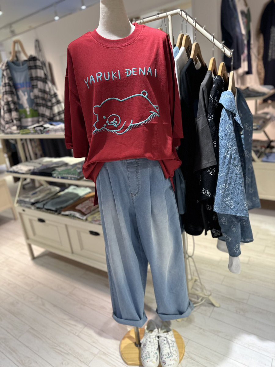 Scolarkwgoe's tweet photo. こんにちは⭐️スカラー川越店です🌸

本日ご紹介するのはこちらのパリティTシャツです❣️

？？「やる気がちょっと起きないんだよね、
え？やる気スイッチがあるって？しかもOFF？
そりゃあやる気なんて出るわけないよね…」

どなたか押してあげましょう🔘
本日も皆様のご来店をお待ち致しております🌺 https://t.co/y8iG86HEkg