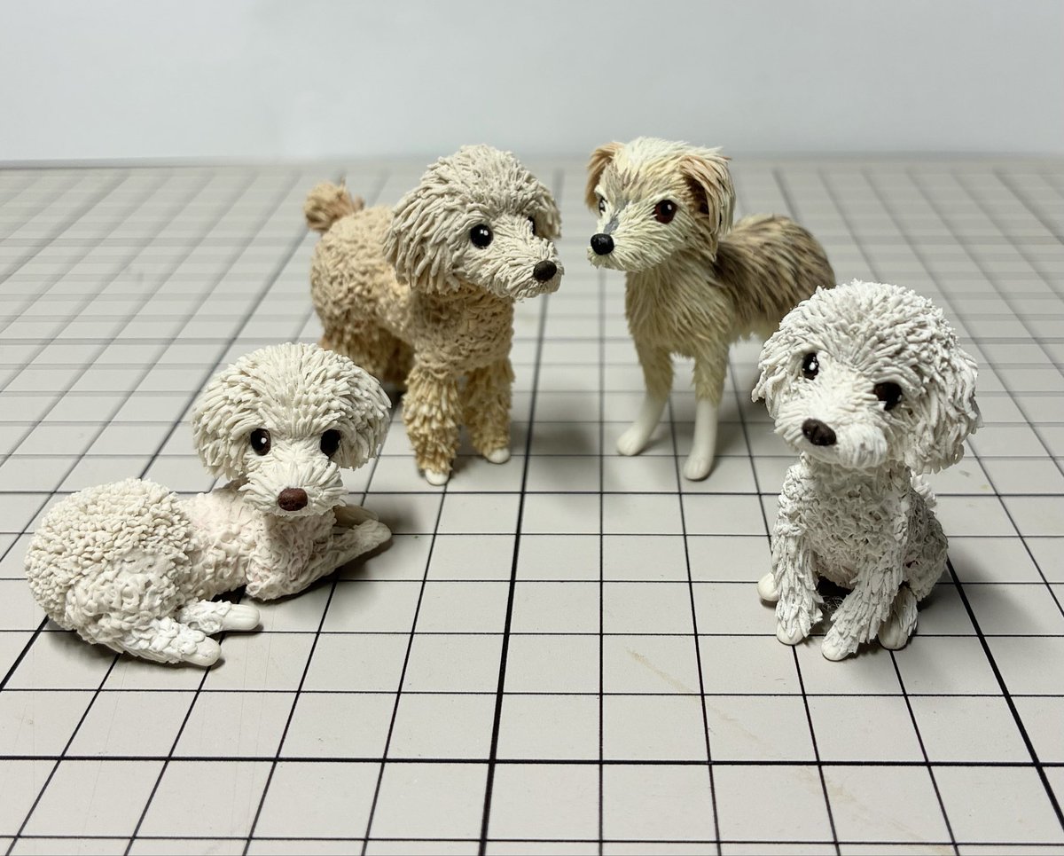 オーダーで製作中のワンちゃん達です。 やっと全身に毛が付いたので