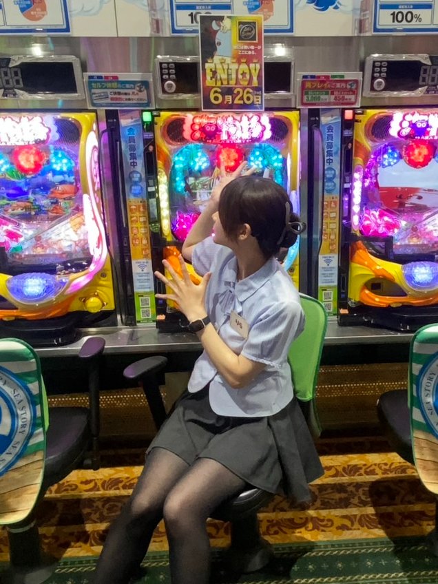 fujiko_nirayama's tweet photo. こんばんは
リラです💕

1枚目は友達からおススメしてもらったポーズ😀
レモン少年❣️

明日6/26は9：00オープン✨

ＥＮＪＯＹ 　ＦＵＪＩＫＯ❣️

お待ちしておりまーす🙂 https://t.co/Vtgv4odMA8