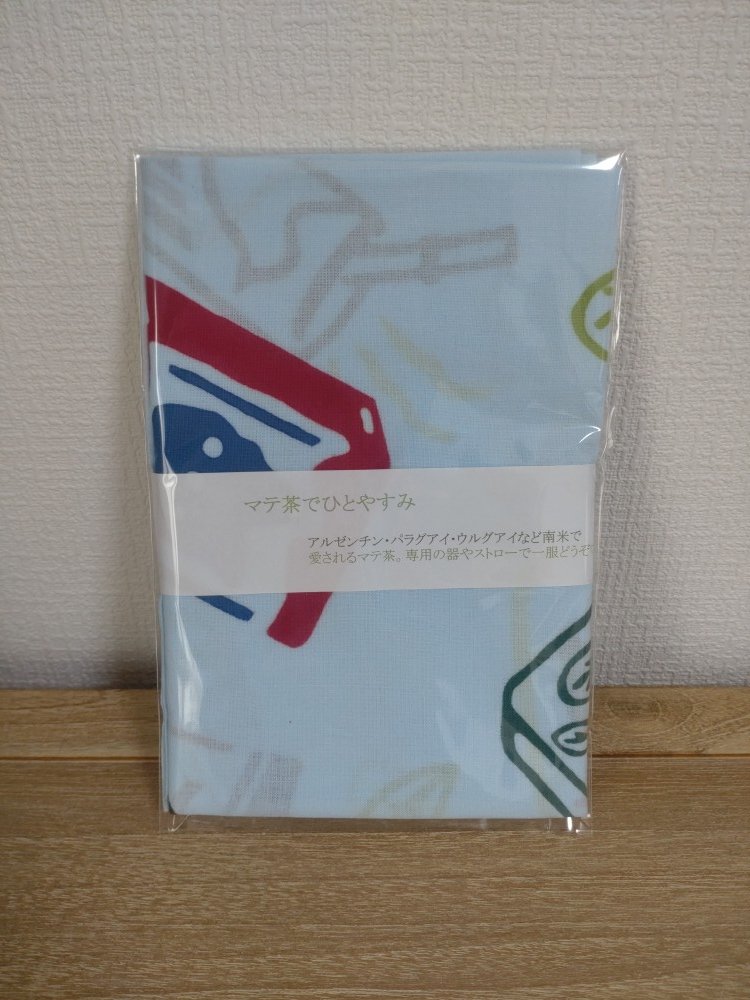 amanatsushoten2's tweet photo. 出店紹介
Polar Bear Office

注染手ぬぐいの魅力にはまってコレクションしているうちに、こんな手ぬぐいあったらいいな…が高じて自分でデザインを始めました。ホッキョクグマLOVE！
#本と手ぬぐい11
7/10-9/21 https://t.co/tCecuSqeiN