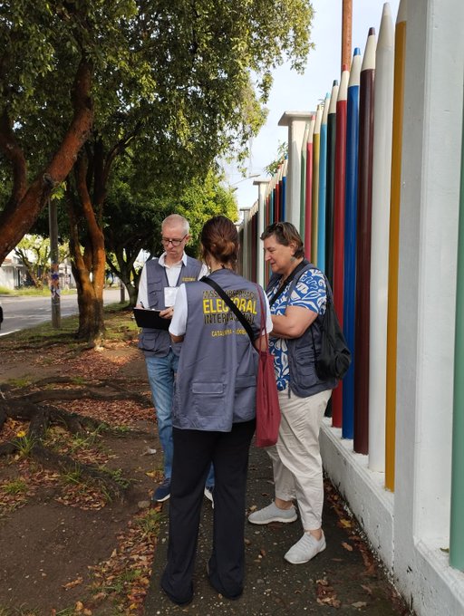 ICIPeace's tweet photo. A team from ICIP has joined the Catalan Electoral Observation Mission (EOM) to monitor the second round of the Colombian presidential elections.

Thanks for the initiative @TaulaColombia! https://t.co/1MsHzyYa1I