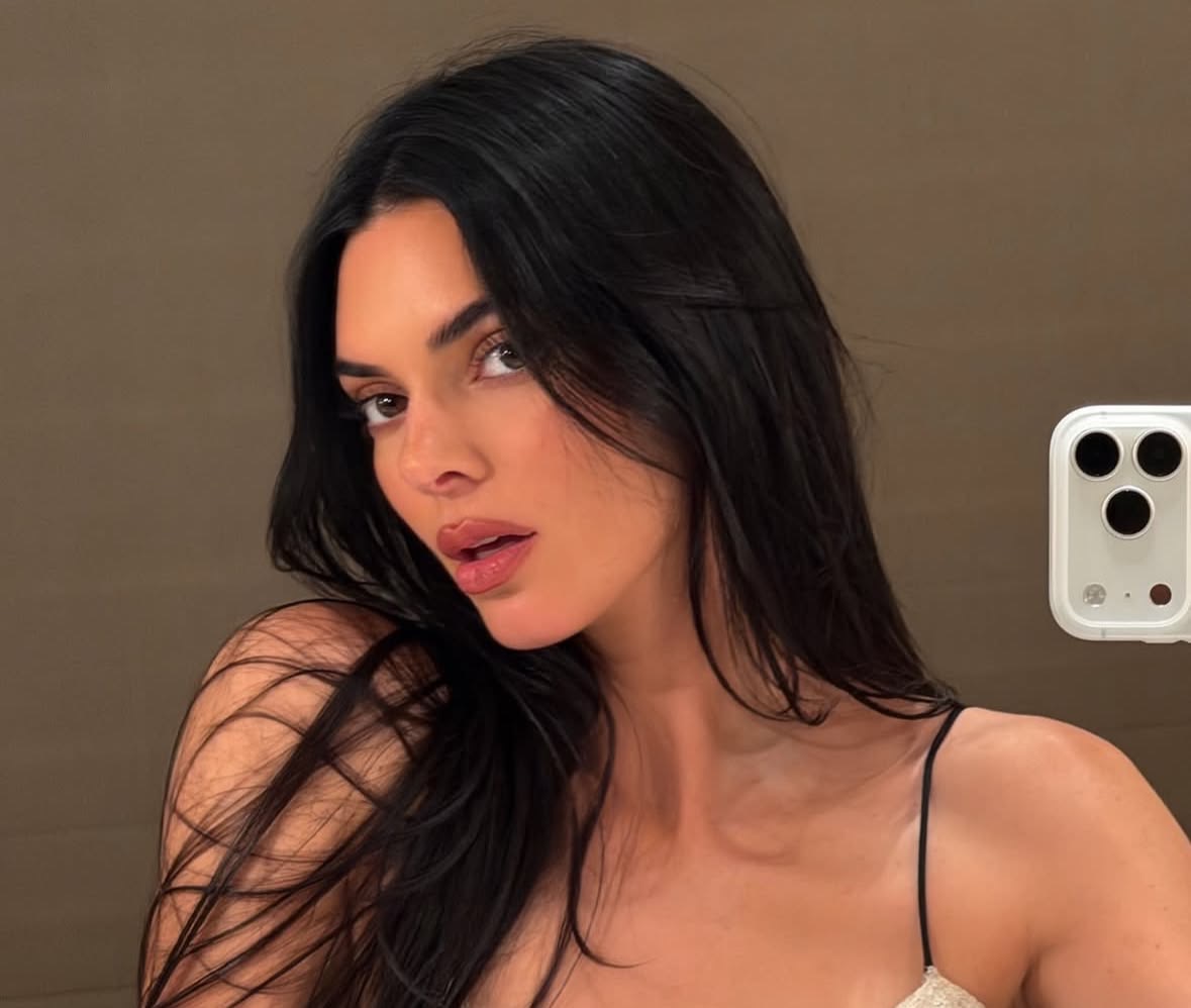 yslgirlx's tweet photo. Kendall jenner https://t.co/PNuXRrrIrV