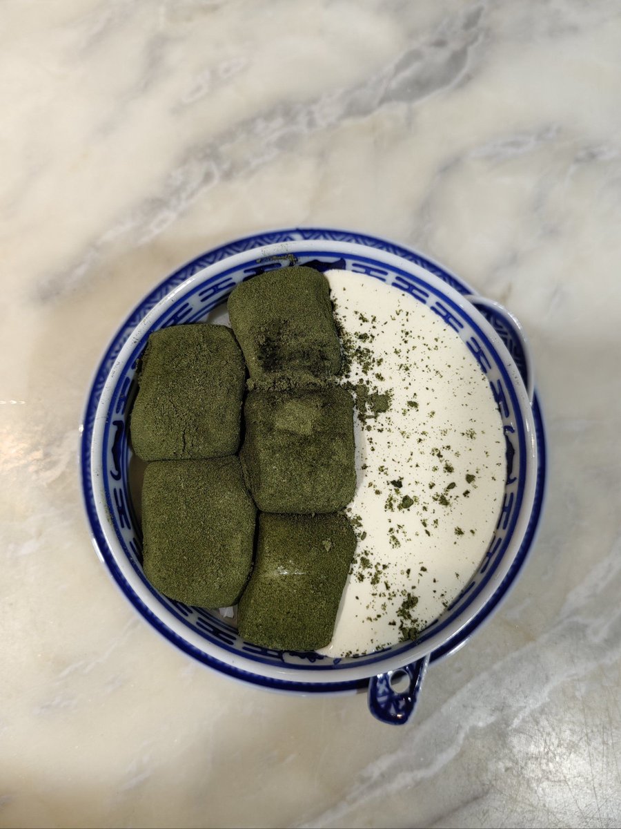 flakosustache's tweet photo. [Restocked our snack aisle with new matcha mochi and iced oolong tea! Pop by your local store for fresh treats this week ]， https://t.co/7DvwlRz8p5