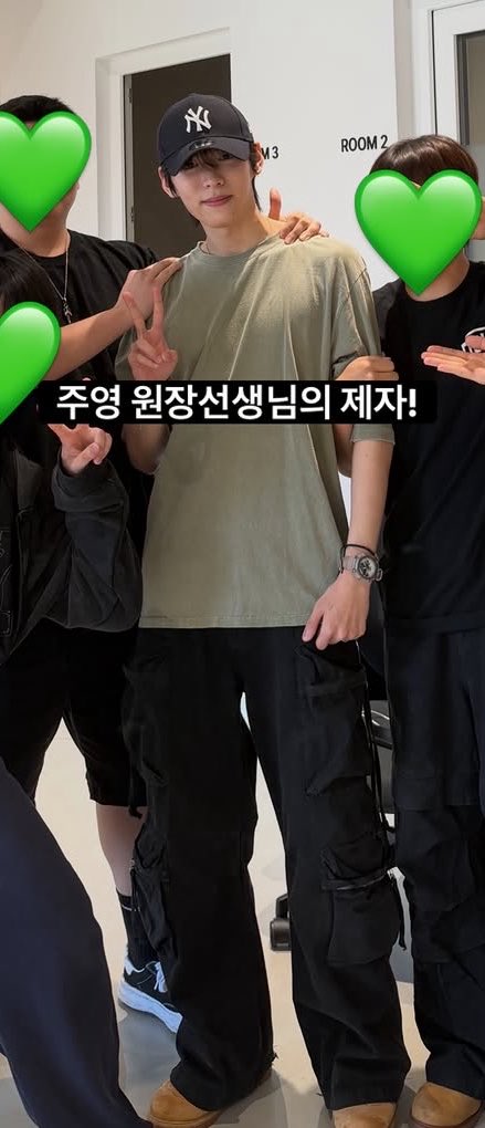 Jiajiajiaji111's tweet photo. 신행이 다녔던 학원 찾아갔나 보네ㅠ https://t.co/d5qa173Q3q