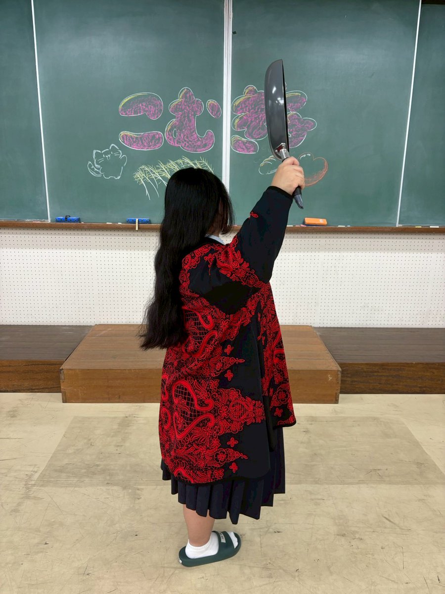 ohzu_engeki's tweet photo. ６人目の紹介です!
大津の裏方をささえる要、生粋のオタク様！
部ネーム:こむぎ子
学年:2年
部署:記録
趣味:絵を描くこと、歌うこと、ソシャゲ
一言:精一杯頑張ります:((; ‘ᾥ’ ;)):
        あんｽﾀは最高なのだよ!!!!! https://t.co/zSeokG5Q4h