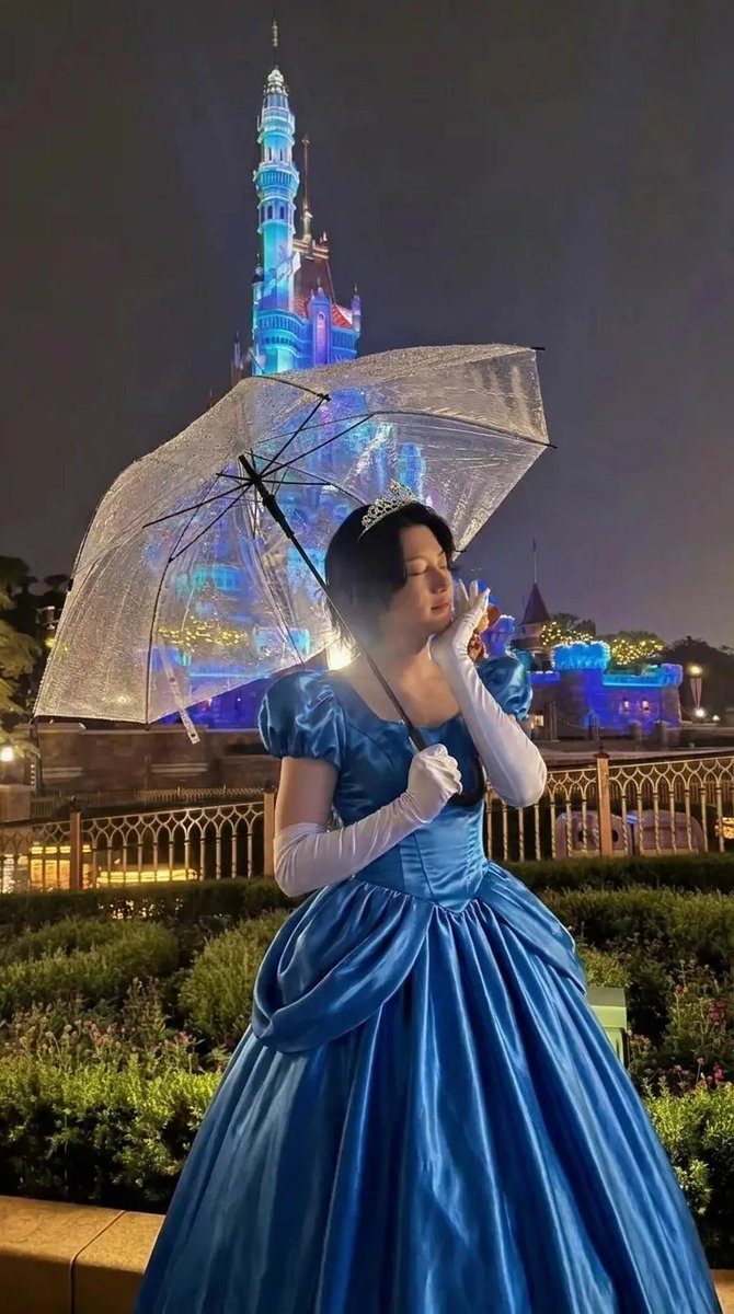 m_Cherri's tweet photo. 😍😂😂👸🏻🥰🥰💙

Our princess~ 👑

Elf on threads turned heenim into a princess~
cr. melisathemumu reinakanzz https://t.co/qEiwHElbVm