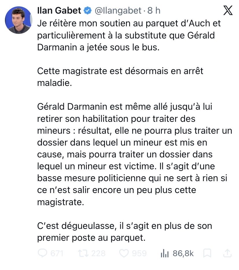 PierrePJ45's tweet photo. Mon petit @Ilangabet je rappelle que pour se vanter d’être juriste faut un master. Une simple licence ne suffit pas. Quand à votre position sur l’affaire d’Auch y a pas à dire : quand c’est pourri c’est LFI 🤮 https://t.co/mRP2qs5E6O