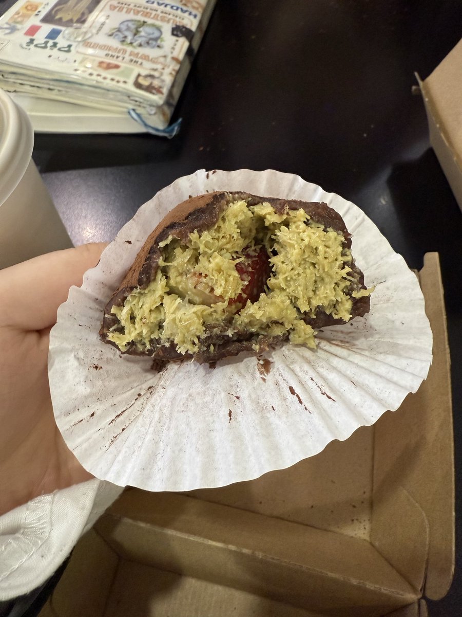 cyl_linder's tweet photo. dubai choco strawberry mochi #omad https://t.co/2rHkVAlVk5