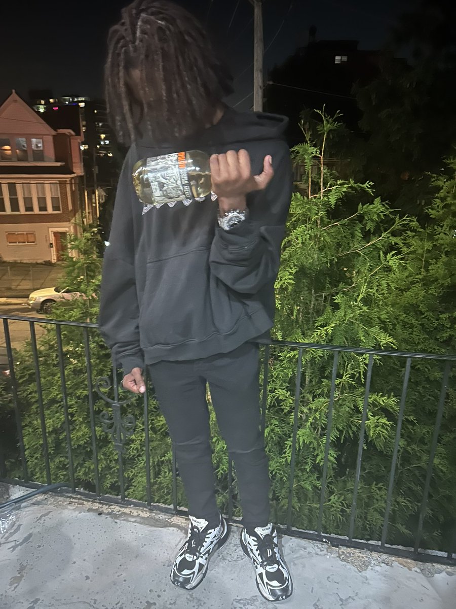 boulfromdabitty's tweet photo. yall know i’m single rt ? #philly https://t.co/6aayXg5zEx