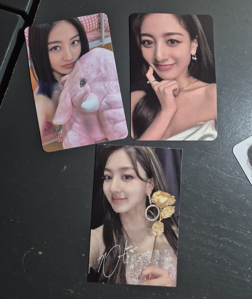 TBIBIbea2's tweet photo. Feedback super positivo para a @hyopudding que me vendeu essas jihyos que eram minhas prios, chegou tudo muito bem embalado e foi tudo muito tranquilo! https://t.co/DRtaEZuioY