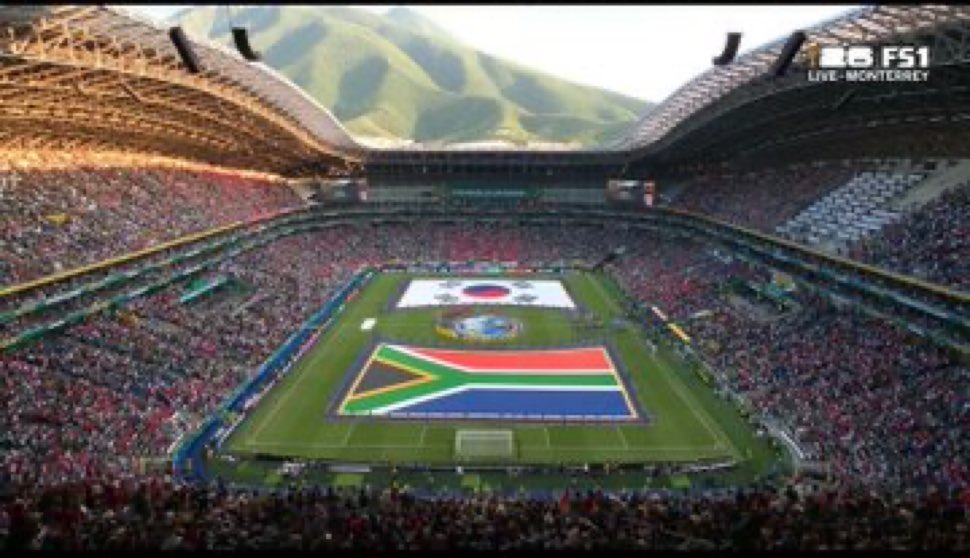 Mercado_Ingles's tweet photo. La vista de las montañas en el estadio de Monterrey es demasiado hermoso. 🗻🇲🇽 https://t.co/G7wHlnfgB2