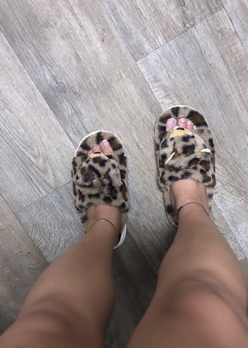 perfectprettyt's tweet photo. who wants to pay for my pedicure?
#feetfetısh 
#feetworshi̇p 
#footfetısh 
#feet 
#pedicure https://t.co/siBI3TbXri