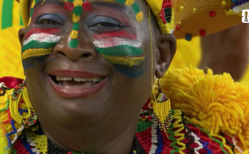 TouchlineX's tweet photo. 📸 - THIS SOUTH AFRICA FAN IS IN TEARS RIGHT NOW AS SHE CELEBRATES THE GOAL! https://t.co/UNDLeMDh4d