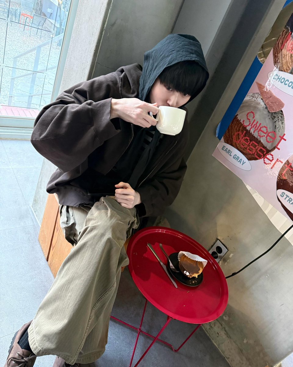 bwooseokr's tweet photo. Good morning. A cup of coffee and a sweet cromboloni are all I need to start the day right. Taking a slow moment before everything gets busy. Hope your morning feels just as warm and your day is full of good things. https://t.co/C57WA3Bb3q