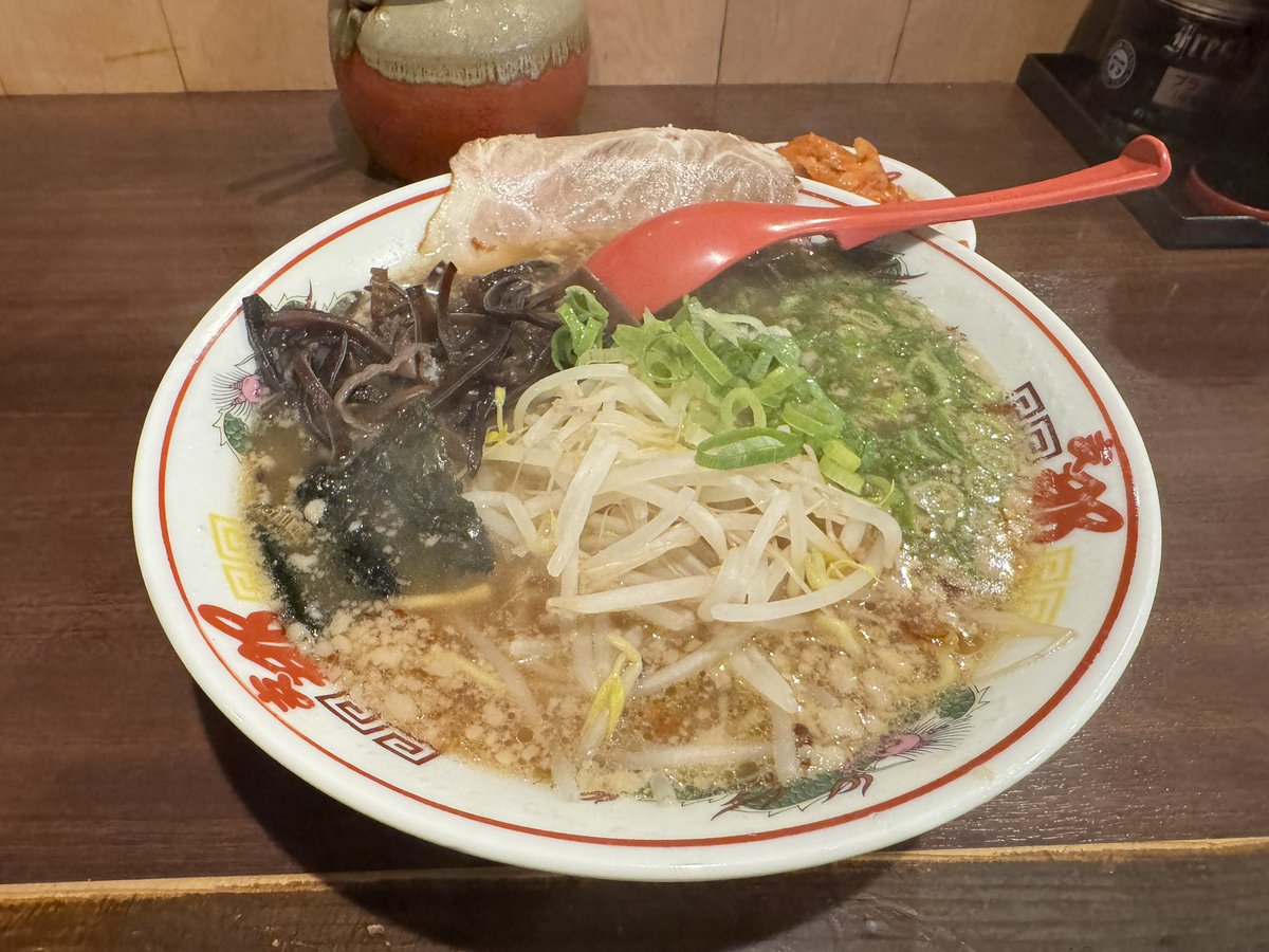 sonia_statice's tweet photo. お昼、ローカルチェーンでどこに行くか悩んだ末の北熊！キムチ200円で食べ放題！ https://t.co/hXTNmgODIZ