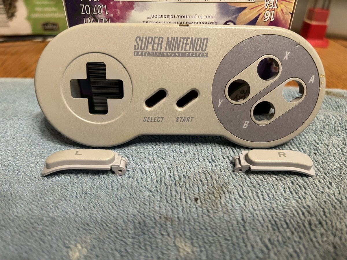 rainevybes's tweet photo. Not doing the retrobrite process yet, but look at the difference just soap and water can do! https://t.co/52Q9FOOAdv
