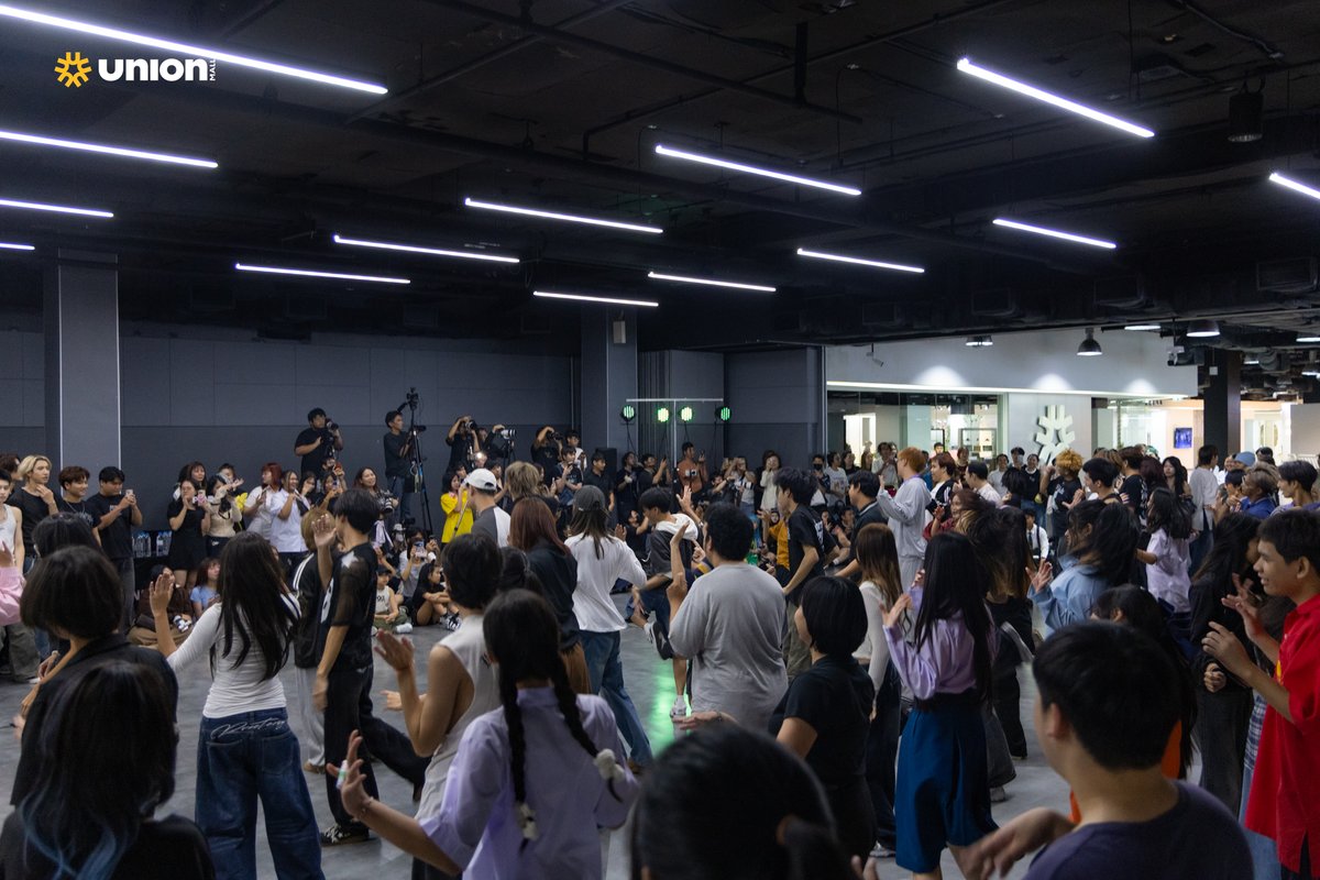 UnionMall_Bkk's tweet photo. 🔥และอย่าลืม🔥
วันศุกร์ที่ 26 มิ.ย. นี้ ใครอยากมาจอย สนุกกับบรรยากาศแบบนี้ เจอกันได้ที่ 📍 UNION MALL G FL., UNION CO-EVENT SPACE ZONE A ตั้งแต่เวลา 05.00 PM - 08.30 PM

#UnionMallRandomDance #4Arandomdance #VIBESPOPDANCE
#randomdance #UnionMall https://t.co/vkMFMCva5h