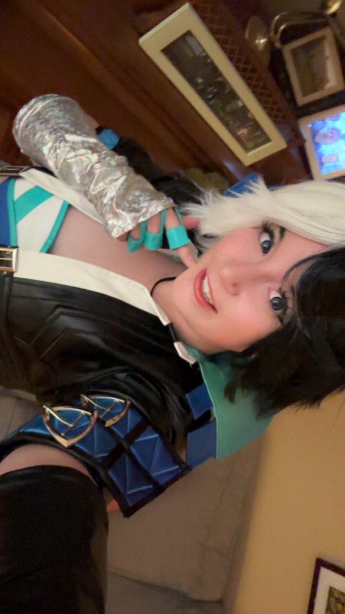 fishbowlsowl's tweet photo. my luna snow cosplay! 🤍 #cosplay https://t.co/e8tatsuNNp