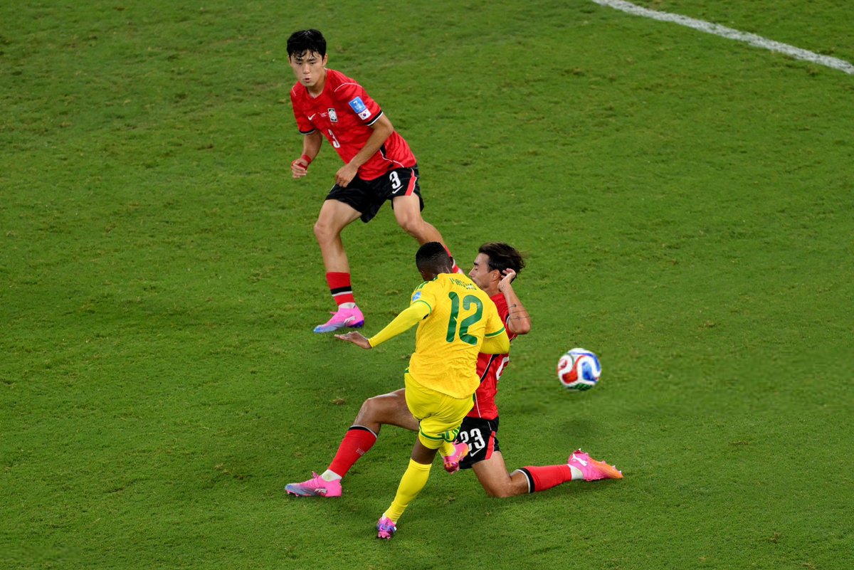 Anpic4k's tweet photo. Thapelo Maseko | ثابيلو ماسيكو 
#RSAKOR | #FIFAWorldCup | #BafanaBafana https://t.co/QU7DXXAxow