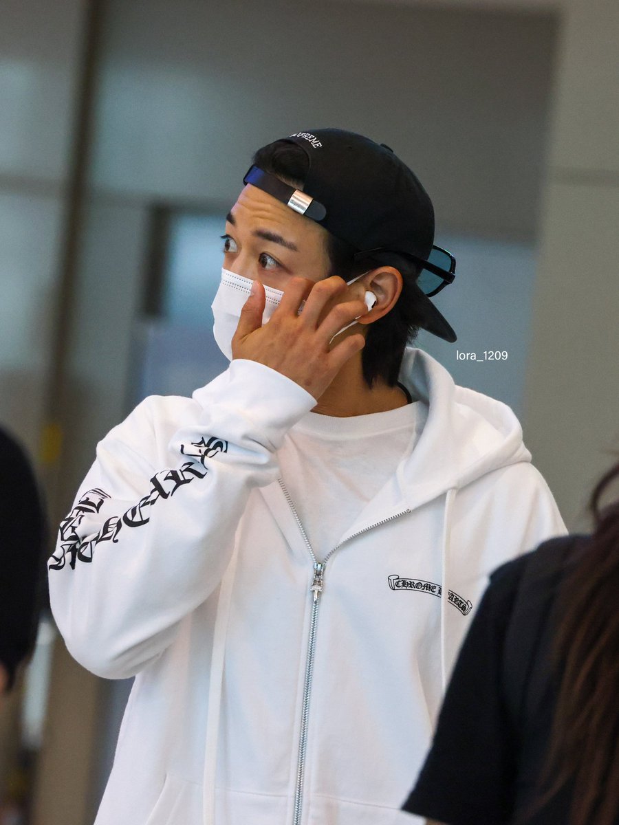 lora_1209's tweet photo. 260625 민호 인천공항 입국 

#샤이니 #민호 #최민호 #SHINee #Minho #ミンホ #崔珉豪 #珉豪 https://t.co/hAJl7pamHI
