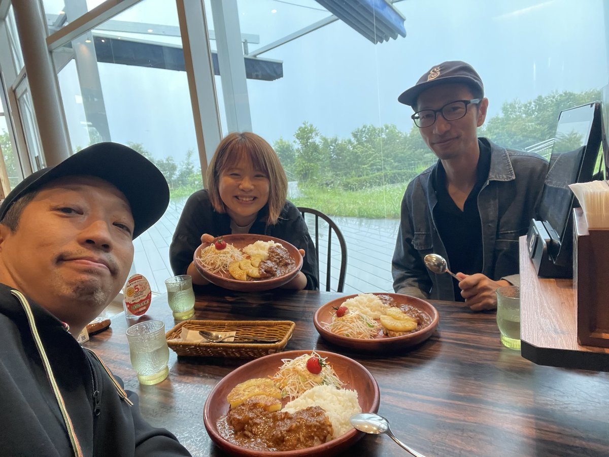 soonersonline's tweet photo. 名古屋MUSIC FARMに向けて出発🚗³₃
お昼は駿河湾でビックリドンキー🤣
まさかの全員同じメニューだった🤣
雨だけど、夜は是非MUSIC FARMに🤗 https://t.co/UkJJ3c3HuH