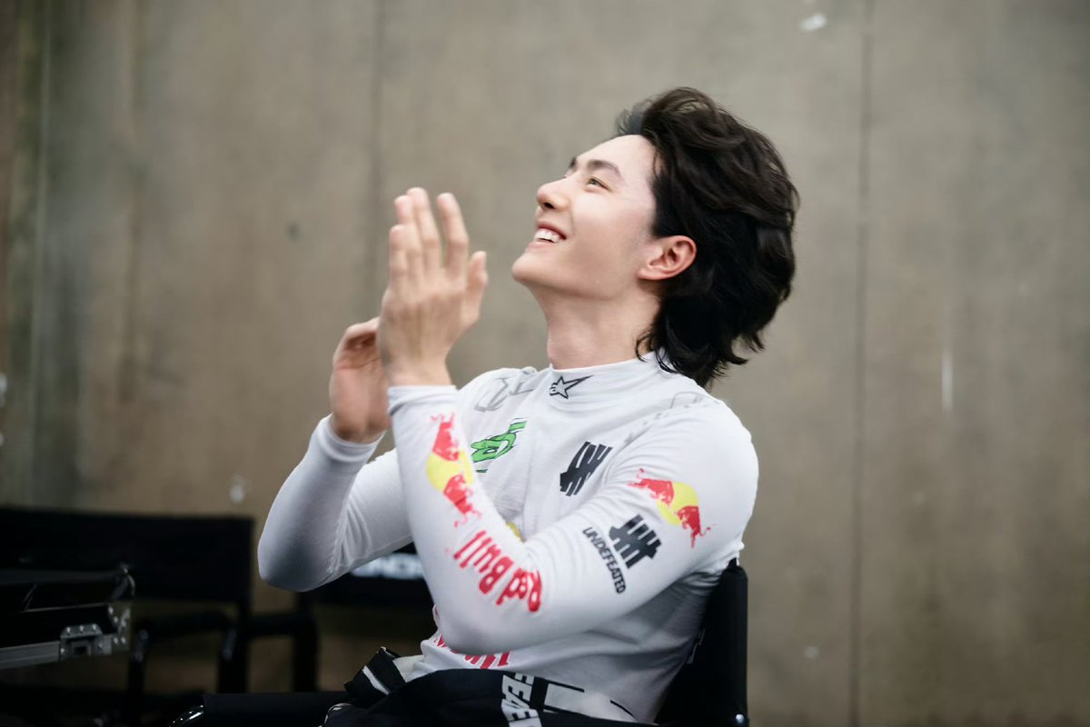tuanoy_wz's tweet photo. YIBO-OFFICIAL ฮืออรอยยิ้มที่สดใสกำลังใจในวันนี้แล้วน้องยิ้มน่ารักกกมากกก😭 https://t.co/s5rysc8FUd