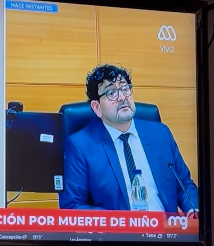 _charlie_brown2's tweet photo. Este CTM!! deberia no poder dormir, les pregunto a unos HDP!! que le robaron laz zapatillas y el pantalon a un niño muerto despues de haberlo arrastrado kilometros!! si les habian hecho algo los carabinerros que los habian detenido... no tiene perdon esta lacra!! deben ser repudiados por todo chile!