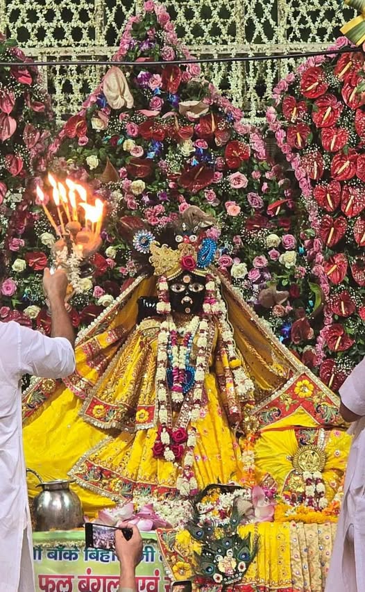 babakhatushyam's tweet photo. 25/06/2026 शुभ निर्जला एकादशी श्रृंगार आरती दर्शन प्यारे श्री बांके बिहारी लाल जी https://t.co/PcHaavX0m7