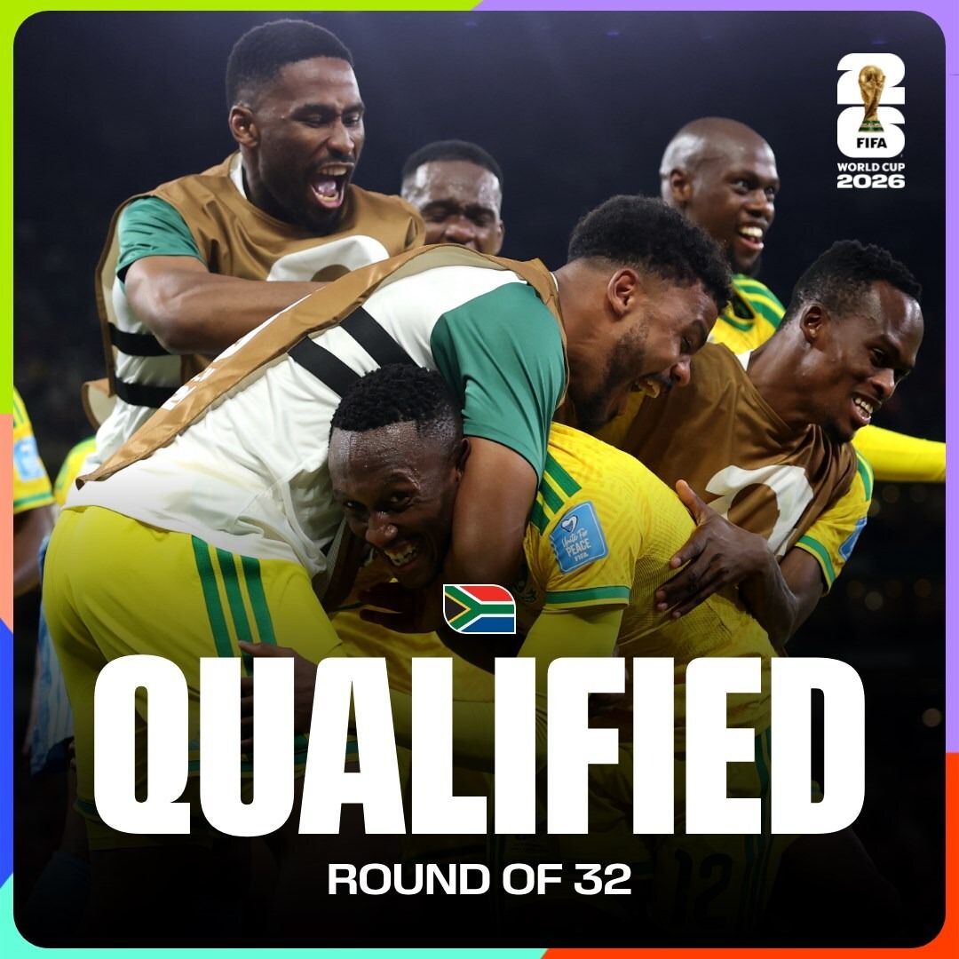 FIFAWorldCup's tweet photo. 🇿🇦 South Africa have qualified for the Round of 32!

#FIFAWorldCup